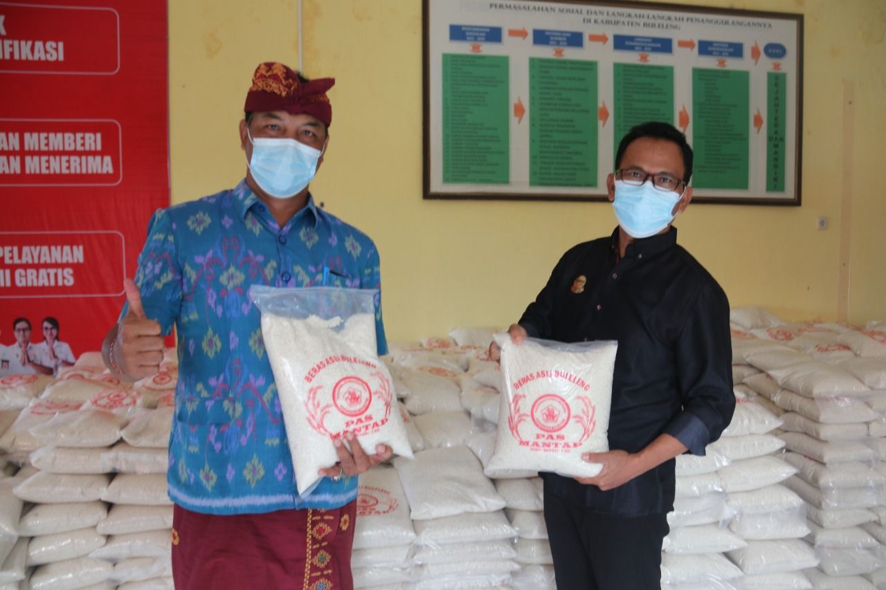 podiumnews.com-Pemkab Serap 30 Ton Lebih Beras Asli Buleleng untuk Bansos PPKM